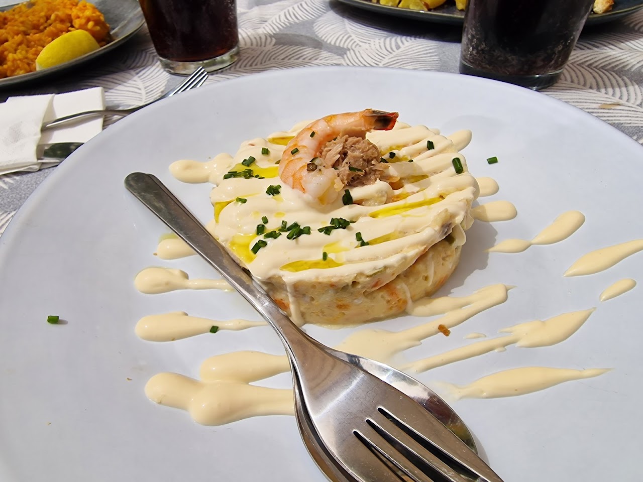 Entrante de autor con ventresca y langostino